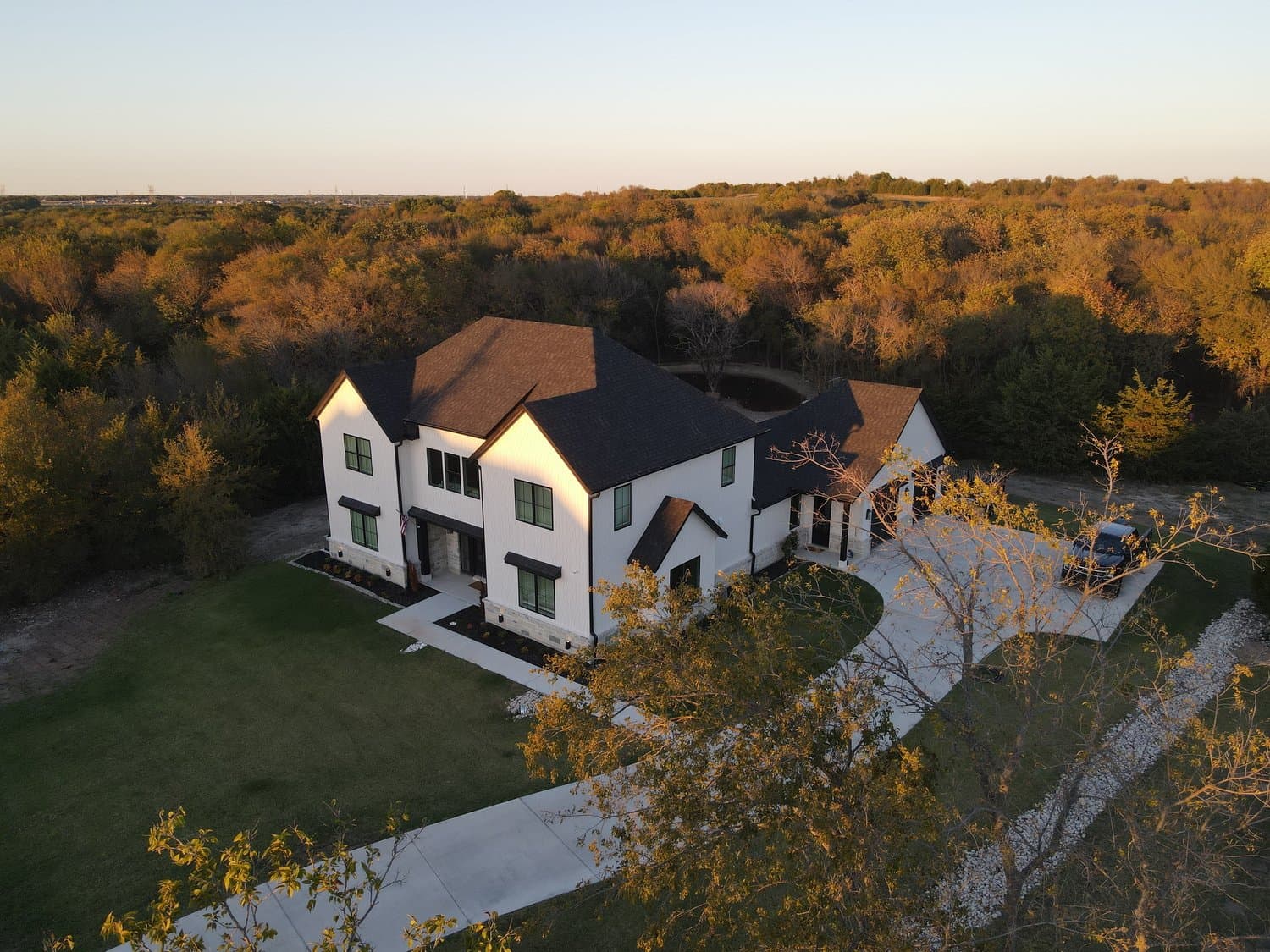 Beautiful modern farmhouse by Henson Home