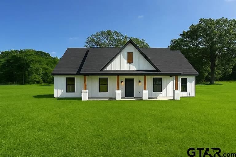 New Construction Modern Farmhouse – 4 Bed / 2.5 Bath